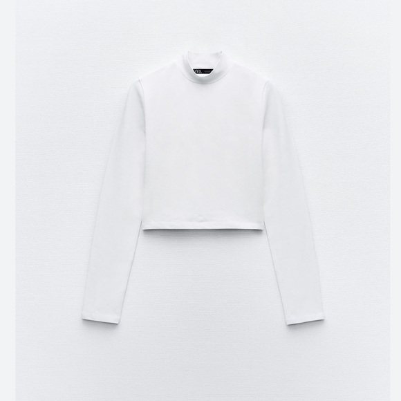 Zara Tops - 💟Zara White Long Sleeve Crop Top with Crew Neck